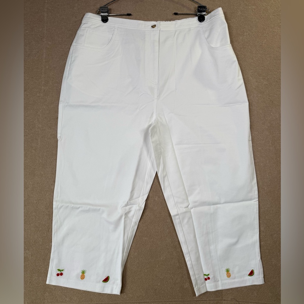 Quacker Factory White With embroidered fruit Jeans Size 2X Women